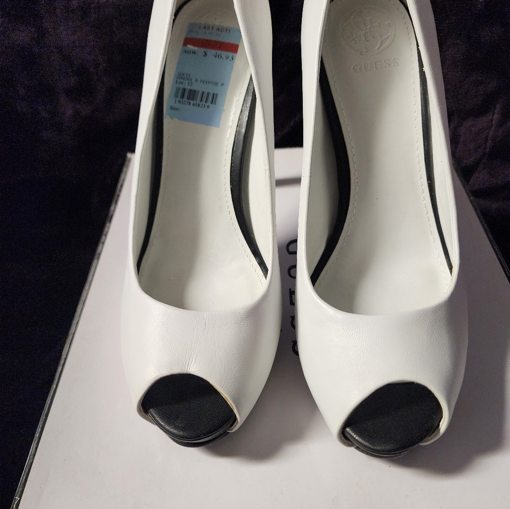 NWT GUESS LEATHER HEELS SIZE 8.5 PEEP TOE BLACK AND WHITE BUILT IN PLATFORM